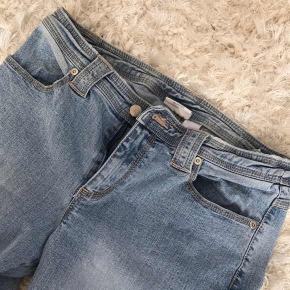 Stretch, lt blue jeans, boot cut, size 6 - Picture 2 of 3